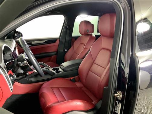 2022 Porsche Cayenne Platinum Edition