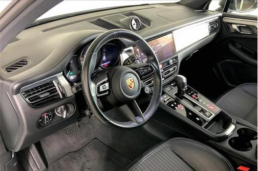 2023 Porsche Macan Base