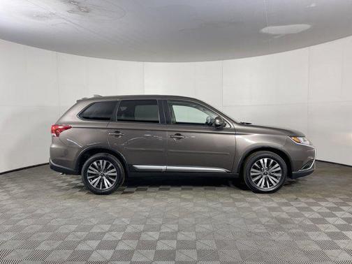 2020 Mitsubishi Outlander SE