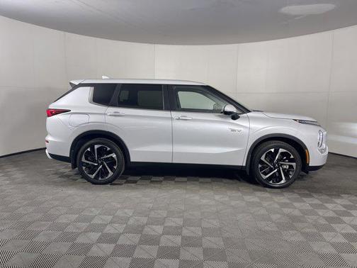 2024 Mitsubishi Outlander PHEV SE S-AWC