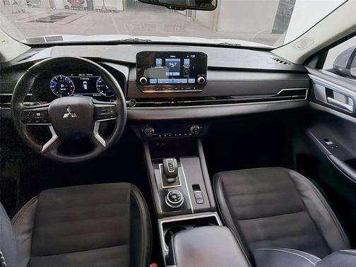 White Diamond 2022 Mitsubishi Outlander SE S-AWC