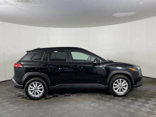 2025 Toyota Corolla Cross LE