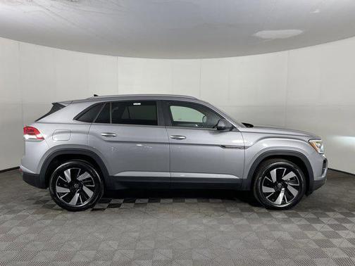 2025 Volkswagen Atlas Cross Sport 2.0T SE w/Technology 4MOTION