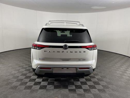 2023 Nissan Pathfinder SL 4WD