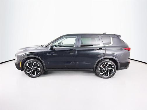 Black Diamond 2022 Mitsubishi Outlander ES S-AWC