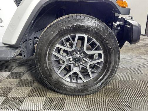 2024 Jeep Wrangler 4-Door Sahara 4x4