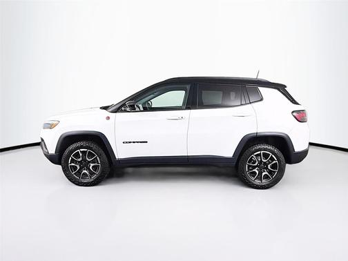 Bright White Clearcoat 2025 Jeep Compass Trailhawk