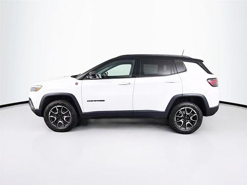 Bright White Clearcoat 2025 Jeep Compass Trailhawk