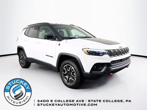 Bright White Clearcoat 2025 Jeep Compass Trailhawk