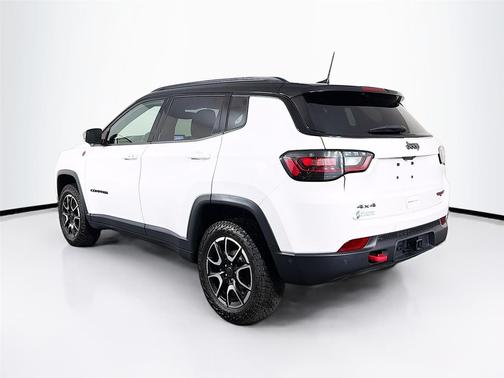 Bright White Clearcoat 2025 Jeep Compass Trailhawk