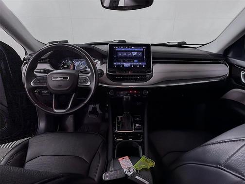 Diamond Black Crystal Pearlcoat 2022 Jeep Compass Limited