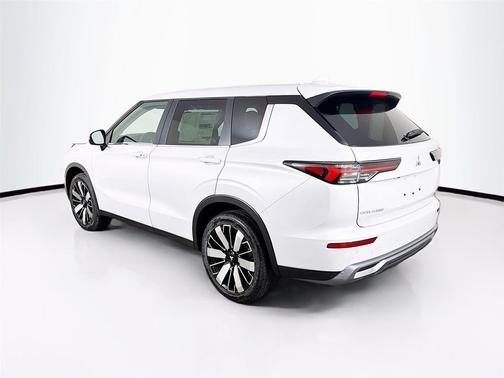 White Diamond 2026 Mitsubishi Outlander SE 1.5T S-AWC