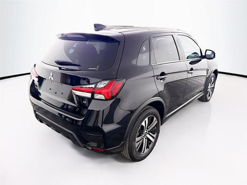 Labrador Black Pearl 2026 Mitsubishi Outlander Sport SE