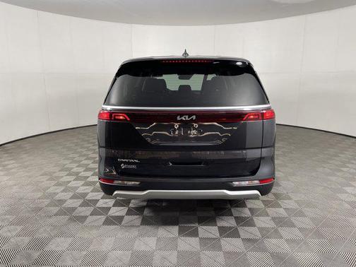 2023 Kia Carnival LX
