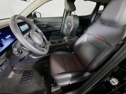 Super Black 2025 Nissan Kicks SR