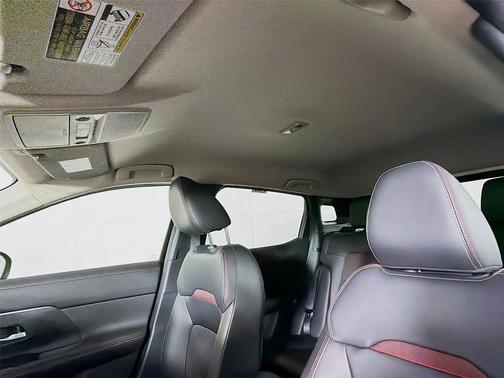 Super Black 2025 Nissan Kicks SR