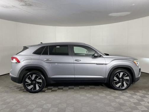 2024 Volkswagen Atlas Cross Sport 2.0T SE w/Technology 4MOTION