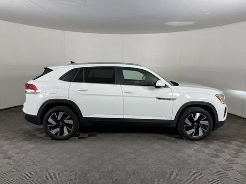 2025 Volkswagen Atlas Cross Sport 2.0T SE w/Technology 4MOTION