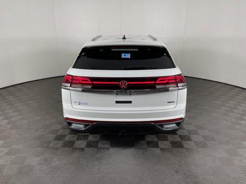 2025 Volkswagen Atlas Cross Sport 2.0T SE w/Technology 4MOTION