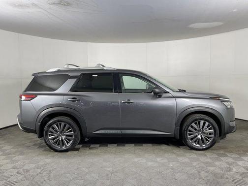 2023 Nissan Pathfinder SL 4WD