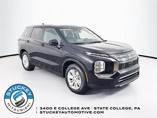 Labrador Black Pearl 2026 Mitsubishi Outlander ES S-AWC