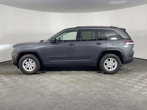 2022 Jeep Grand Cherokee Laredo