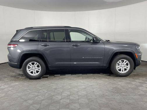 2022 Jeep Grand Cherokee Laredo