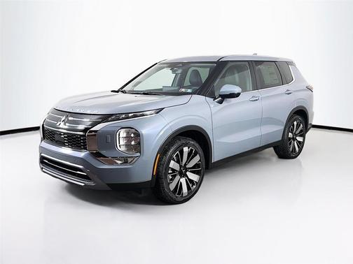 Moonstone Gray Metallic 2026 Mitsubishi Outlander SE 1.5T S-AWC