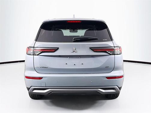Moonstone Gray Metallic 2026 Mitsubishi Outlander SE 1.5T S-AWC