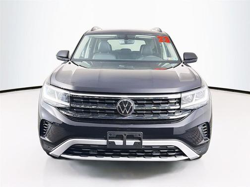 Deep Black Pearl 2023 Volkswagen Atlas 3.6L SE w/Technology