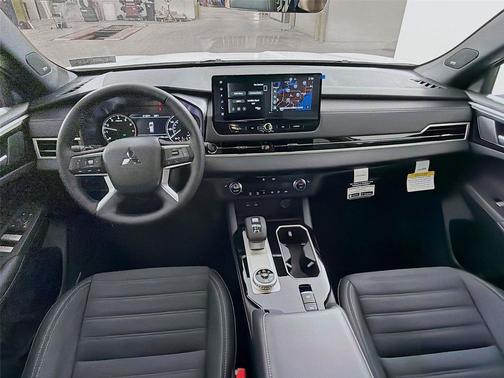 White Diamond 2026 Mitsubishi Outlander SE S-AWC