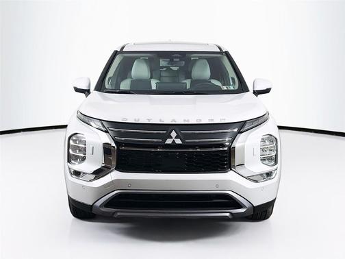 White Diamond 2026 Mitsubishi Outlander SE S-AWC