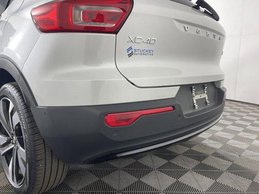 2024 Volvo XC40 B5 Plus Dark Theme