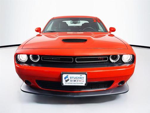Go Mango 2023 Dodge Challenger R/T
