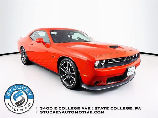 Go Mango 2023 Dodge Challenger R/T