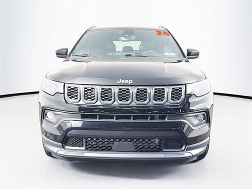 Diamond Black Crystal Pearlcoat 2024 Jeep Compass Latitude Lux