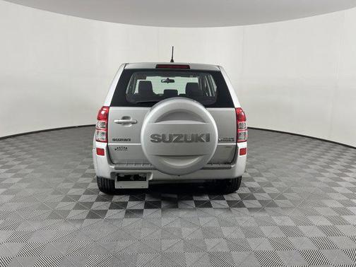 2008 Suzuki Grand Vitara w/Spare & Cargo Covers