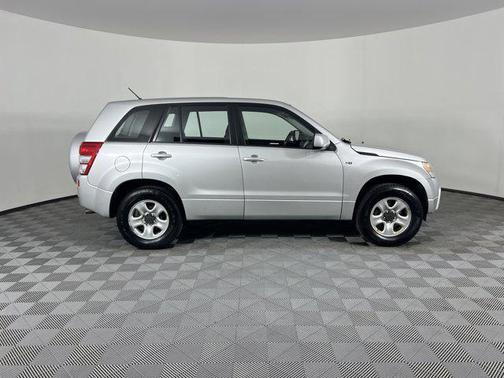 2008 Suzuki Grand Vitara w/Spare & Cargo Covers