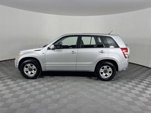 2008 Suzuki Grand Vitara w/Spare & Cargo Covers
