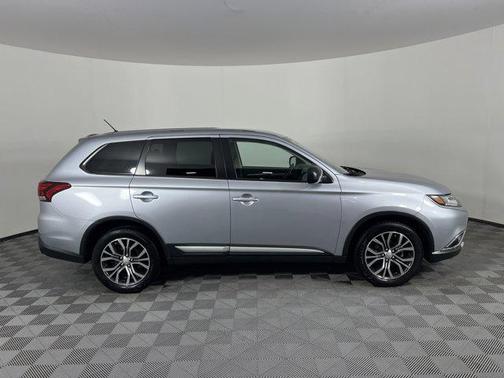 2016 Mitsubishi Outlander ES