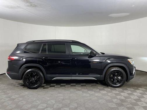 2024 Volkswagen Atlas 2.0T SE w/Technology 4MOTION