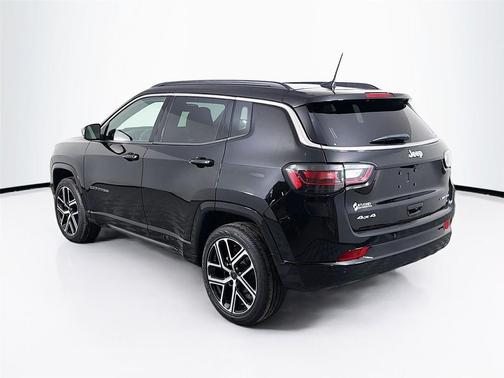 Diamond Black Crystal Pearlcoat 2025 Jeep Compass Limited