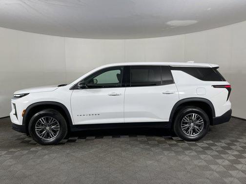 2024 Chevrolet Traverse LS