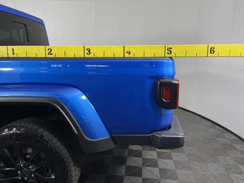 2024 Jeep Gladiator Nighthawk