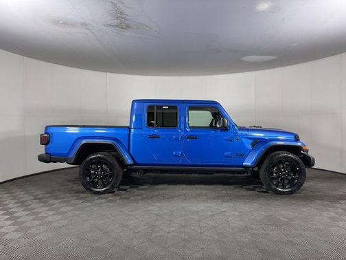 2024 Jeep Gladiator Nighthawk