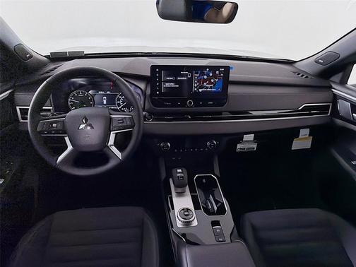 Graphite Gray 2026 Mitsubishi Outlander LE