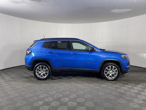 2024 Jeep Compass Latitude Lux