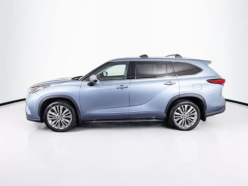 Moon Dust 2023 Toyota Highlander Platinum