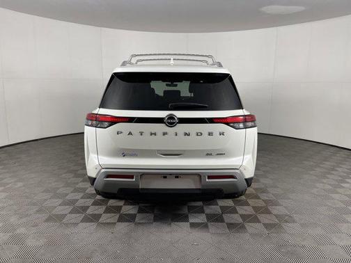 2024 Nissan Pathfinder SL 4WD