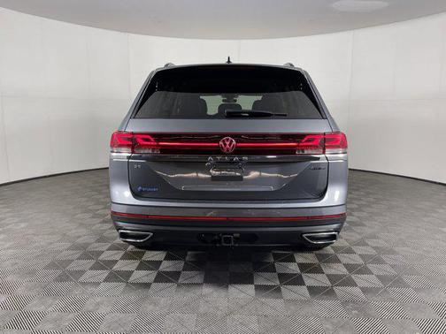 2024 Volkswagen Atlas 2.0T SE w/Technology 4MOTION
